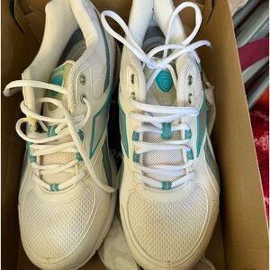 Reebok Easytone Reeinvigorate athletic shoes. NEW!